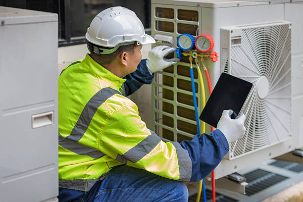 Professional Hvac technician working in Hillsboro, MO